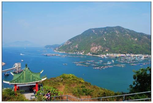 短途旅游是一种轻松愉悦的旅行方式，可以让人们暂时逃离忙碌的生活，放松身心