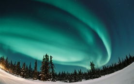 冰岛极光照片，璀璨星空与神秘光影的绝美交织